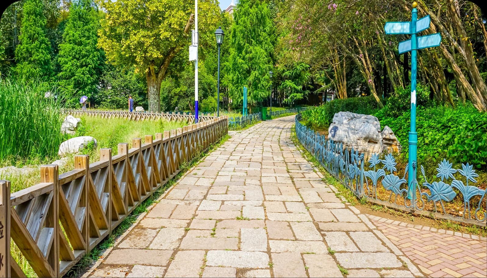 Landscaped pedestrian walkways